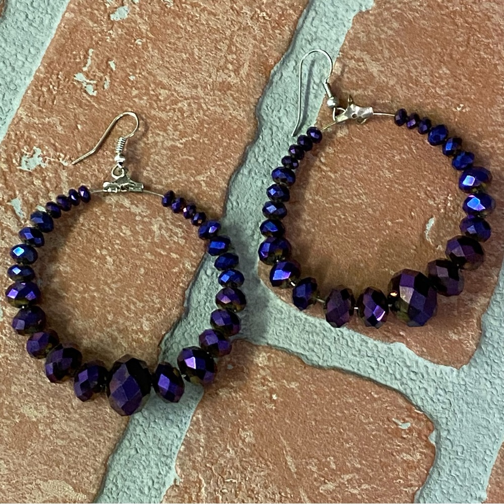 Women’s Fashion multi-faceted Purple Beaded Necklace & Earrings Set. - Picture 5 of 9